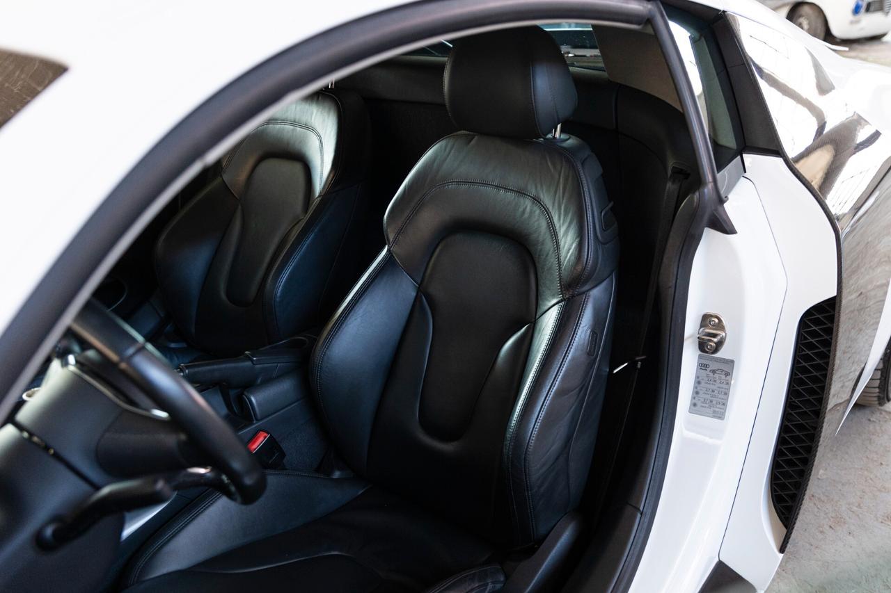 Audi R8 4.2 V8 FSI quattro