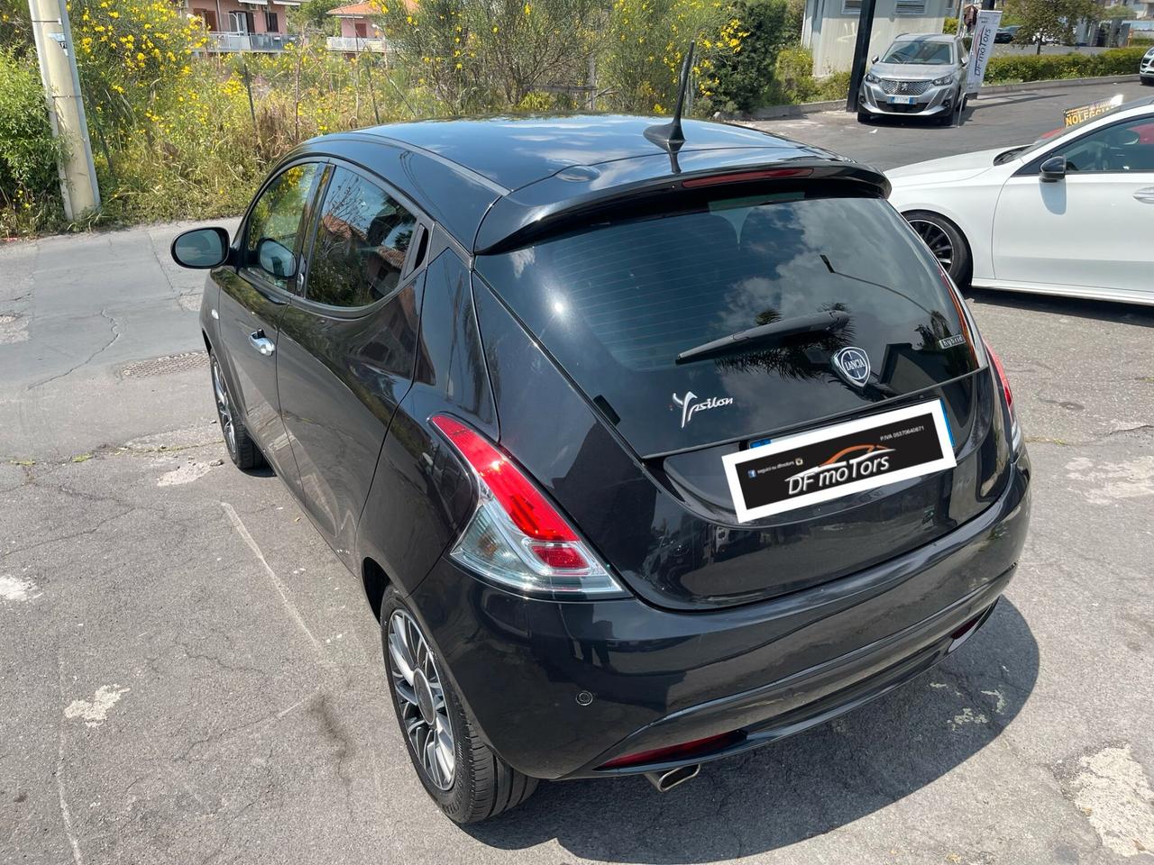 Lancia Ypsilon 1.0 FireFly 5 porte S&S Hybrid Ecochic Gold