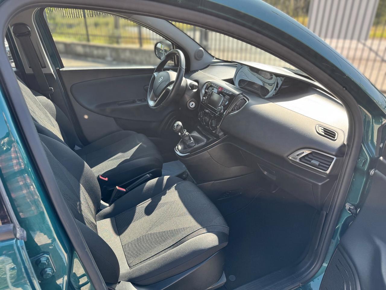 Lancia Ypsilon 1.0 FireFly 5 porte S&S Hybrid Ecochic Gold