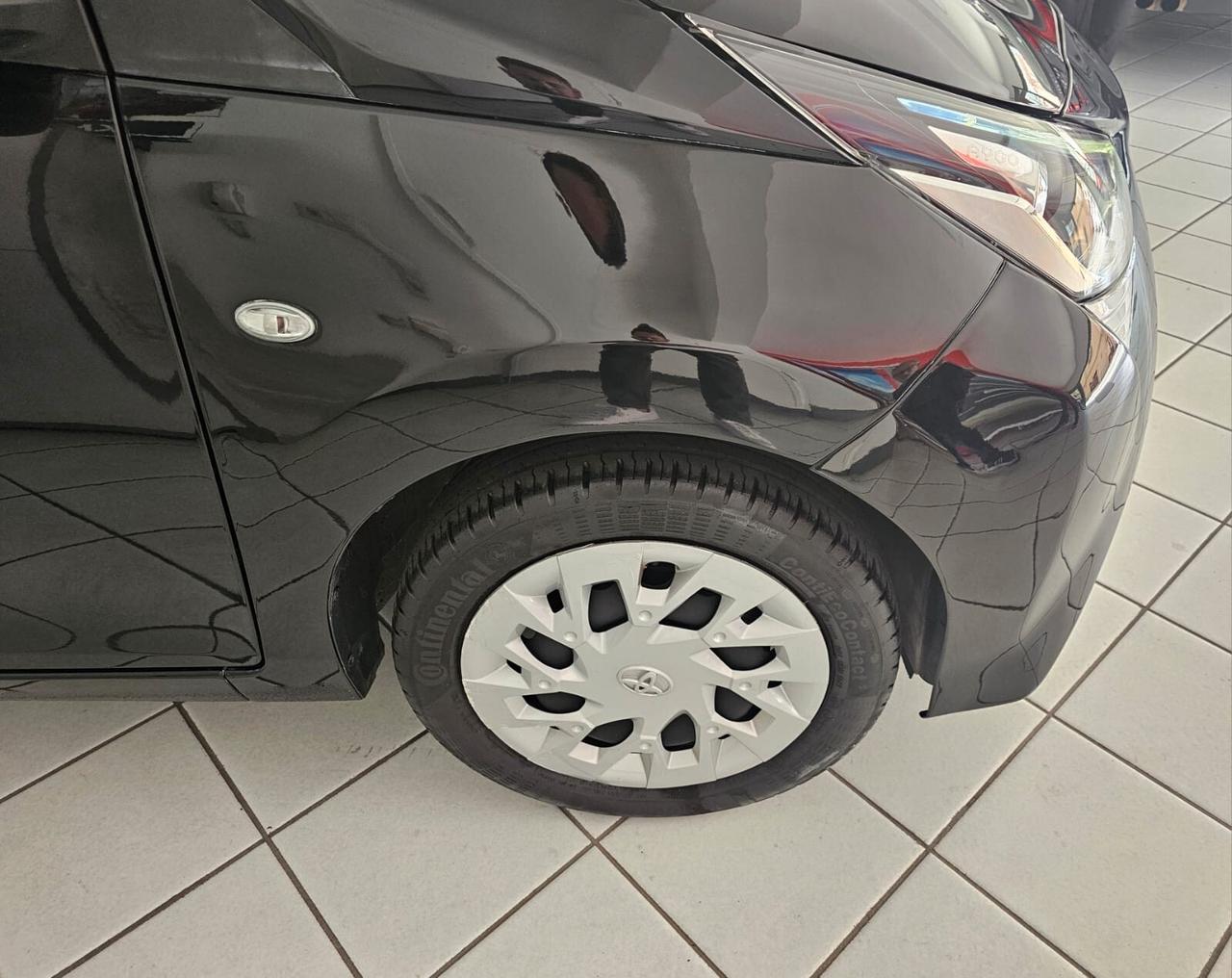 Toyota Aygo Connect 1.0 VVT-i 72 CV 5 porte x-cool