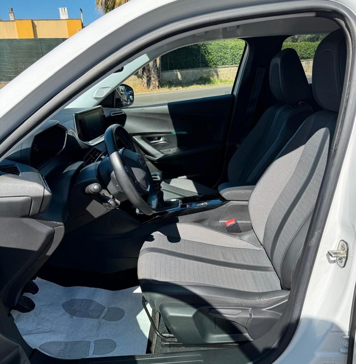 Peugeot 2008 PureTech 100 S&S Allure Pack