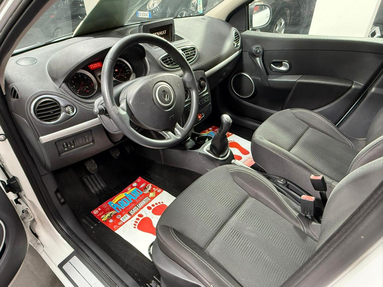 Renault Clio 1.2 16V 75cv Luxe - 2011