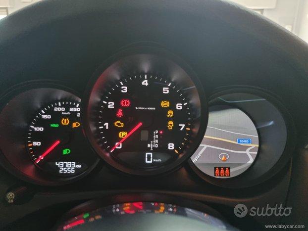 PORSCHE Macan 2.0