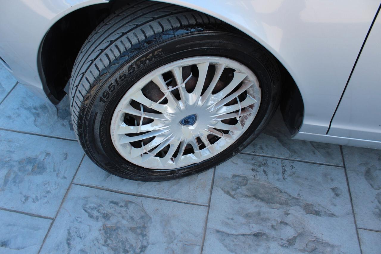 Lancia Ypsilon 1.2 Oro