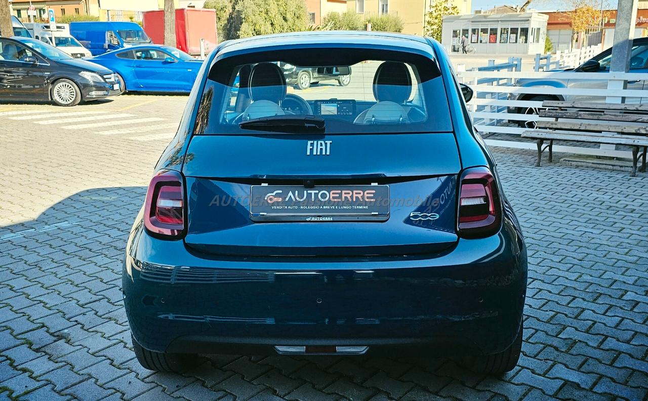 Fiat 500 La Prima