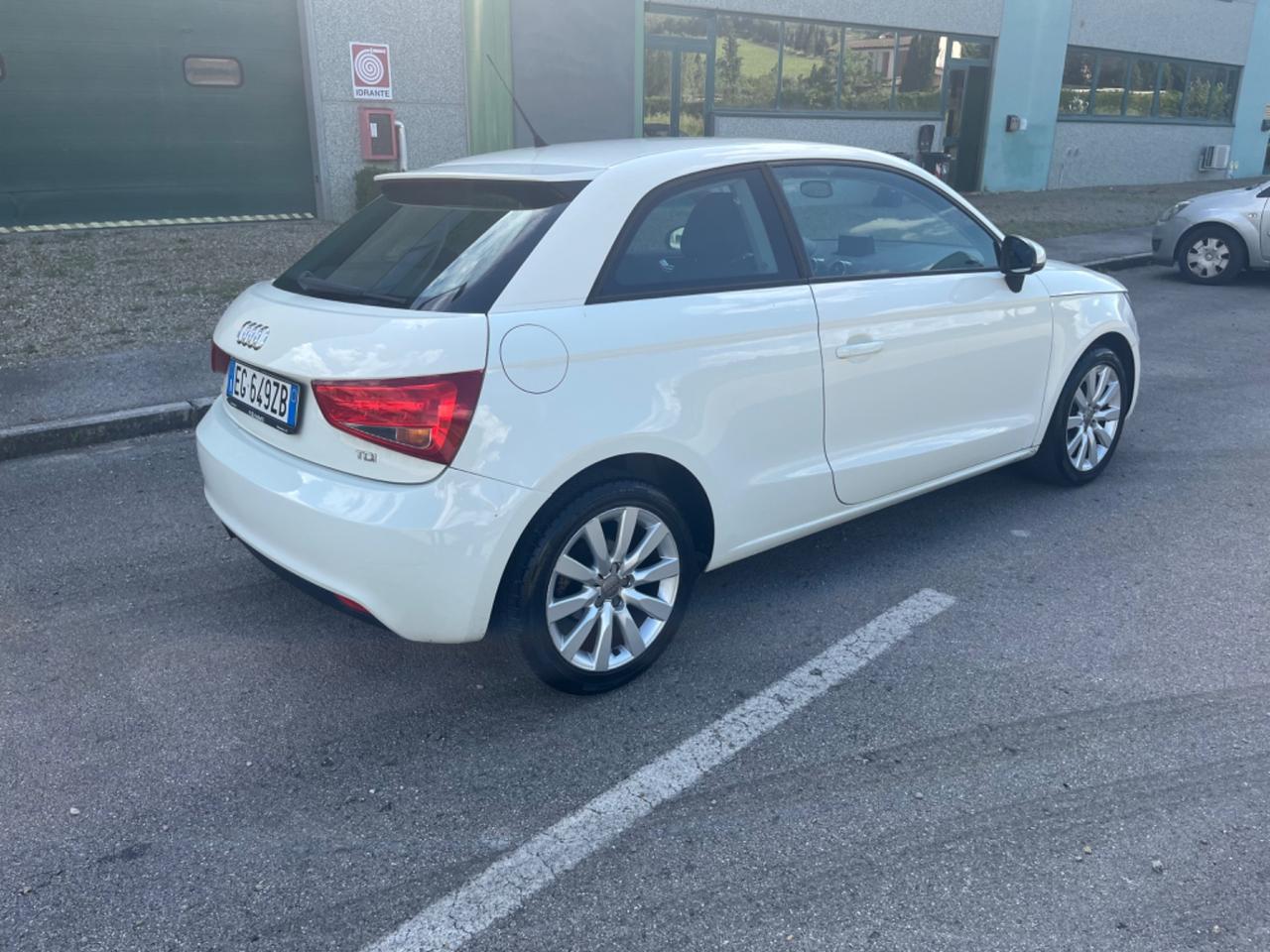 Audi A1 1.6 TDI 90 CV OK ANCHE NEOPATENTATI