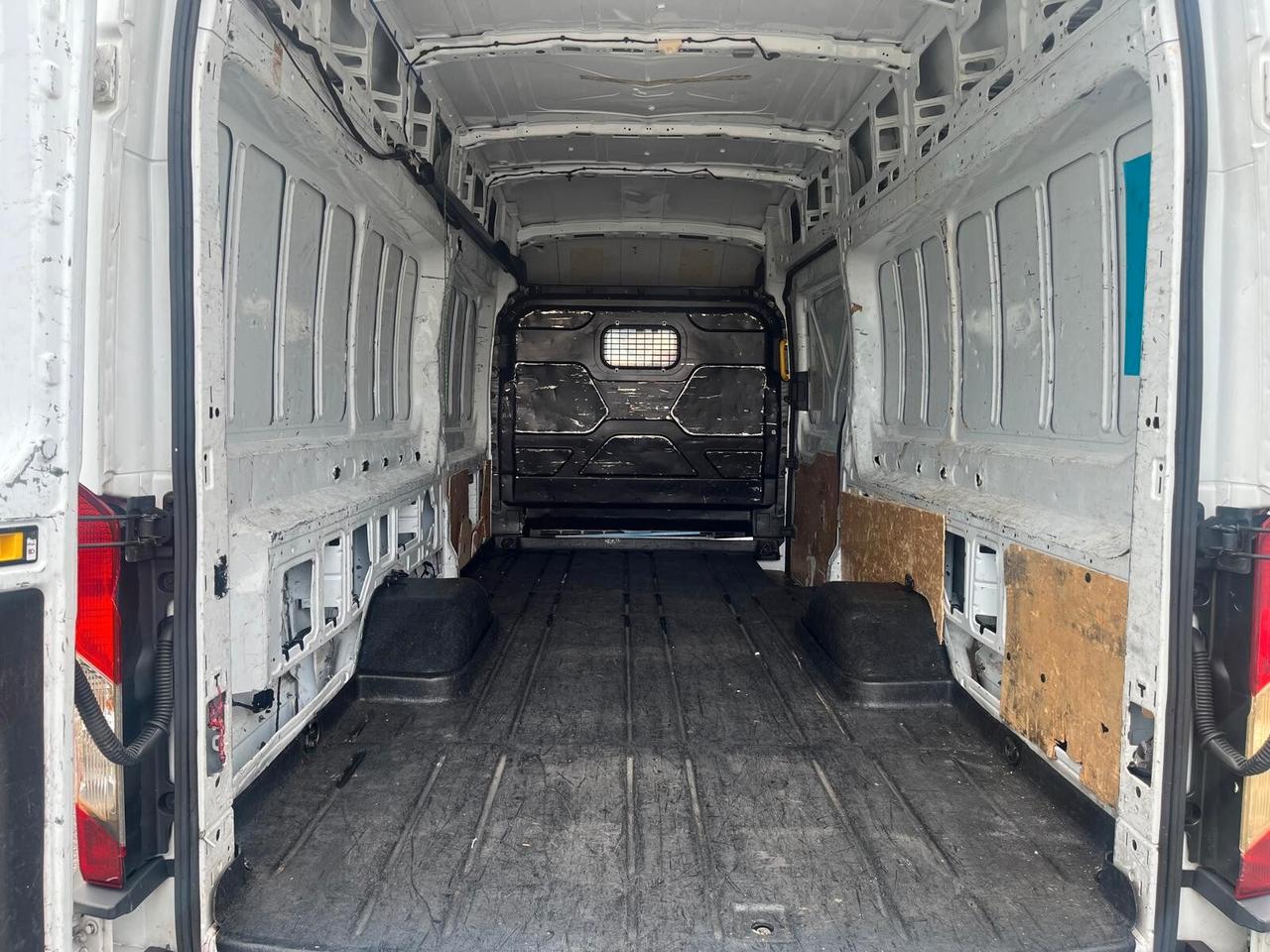 Ford Transit 2.2TDCi L3H2 **+iva**