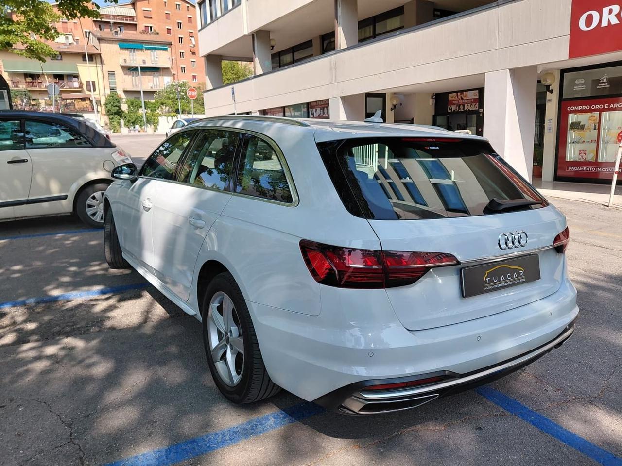 Audi A4 Business Advanced 40g-tron #11848