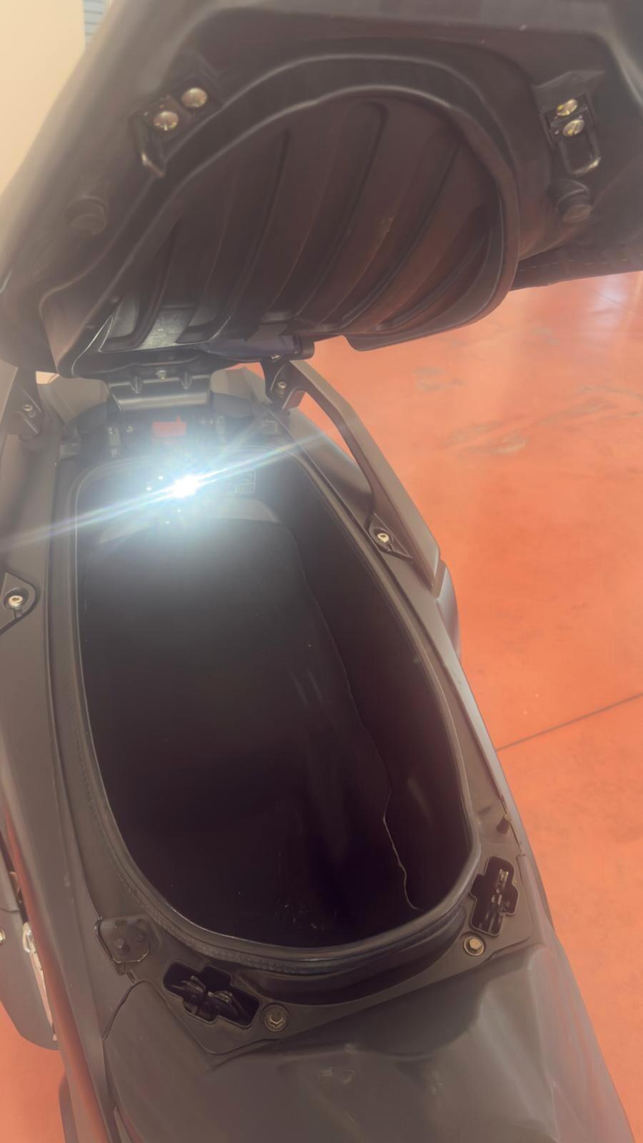 Kymco AK 550