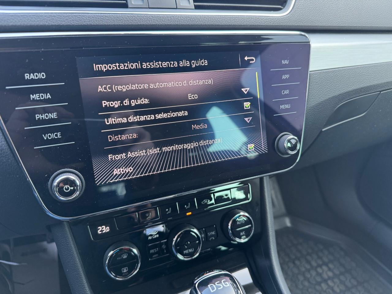 Skoda Superb 2.0 tdi Style 150cv SW - Cruise adattivo