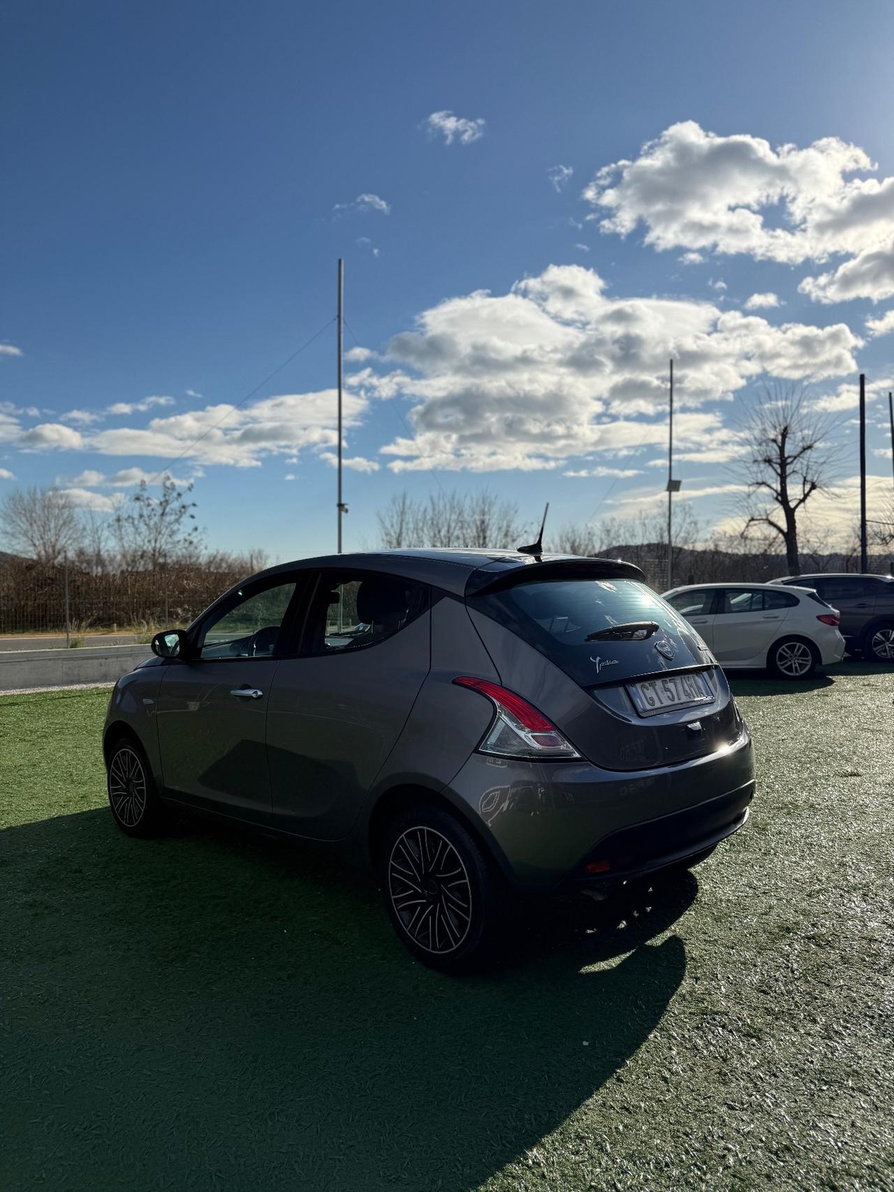 Lancia Ypsilon 1.0 5 porte Hybrid Gold