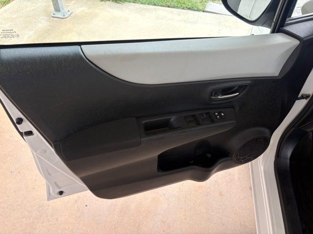 TOYOTA Yaris 1.5 Hybrid 5 porte AUTOMATICA OK NEOPATENTATI