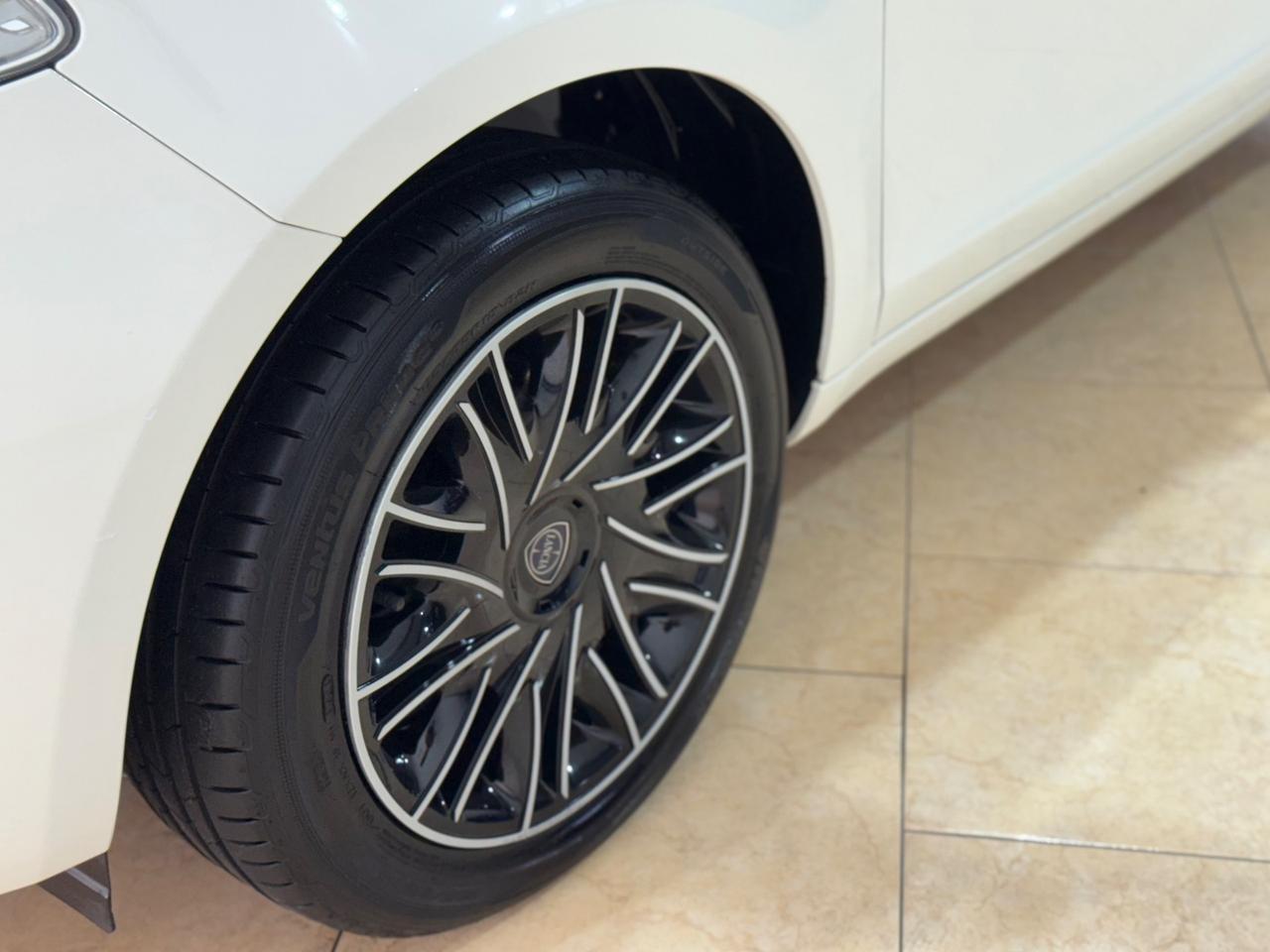 Lancia Ypsilon 1.2 69 CV 5 porte Gold