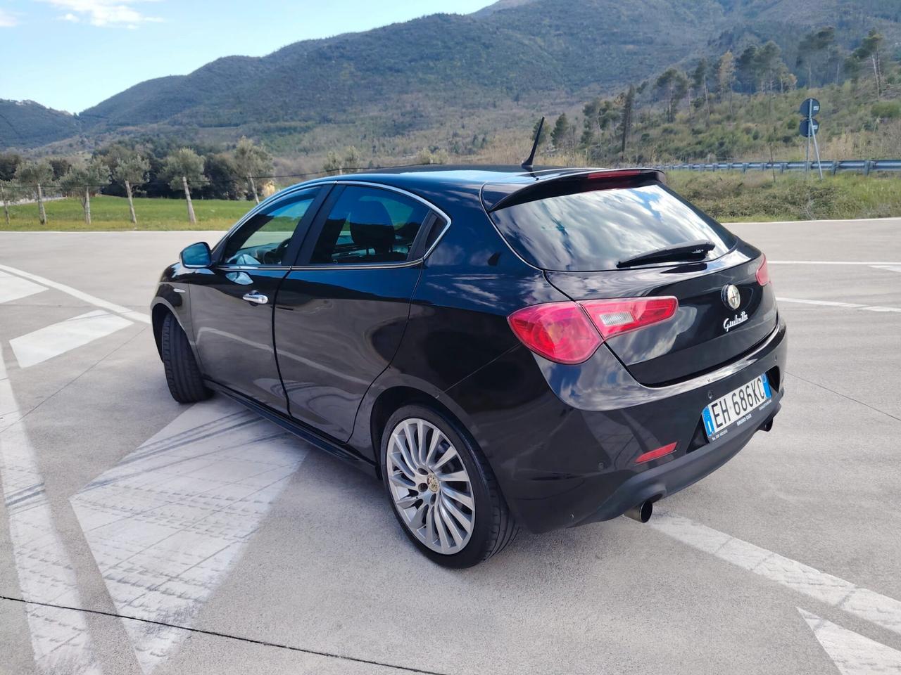 Alfa Romeo Giulietta 2.0 JTDm-2 140 CV Distinctive-Pelle-Xenon-Kit Sportivo-