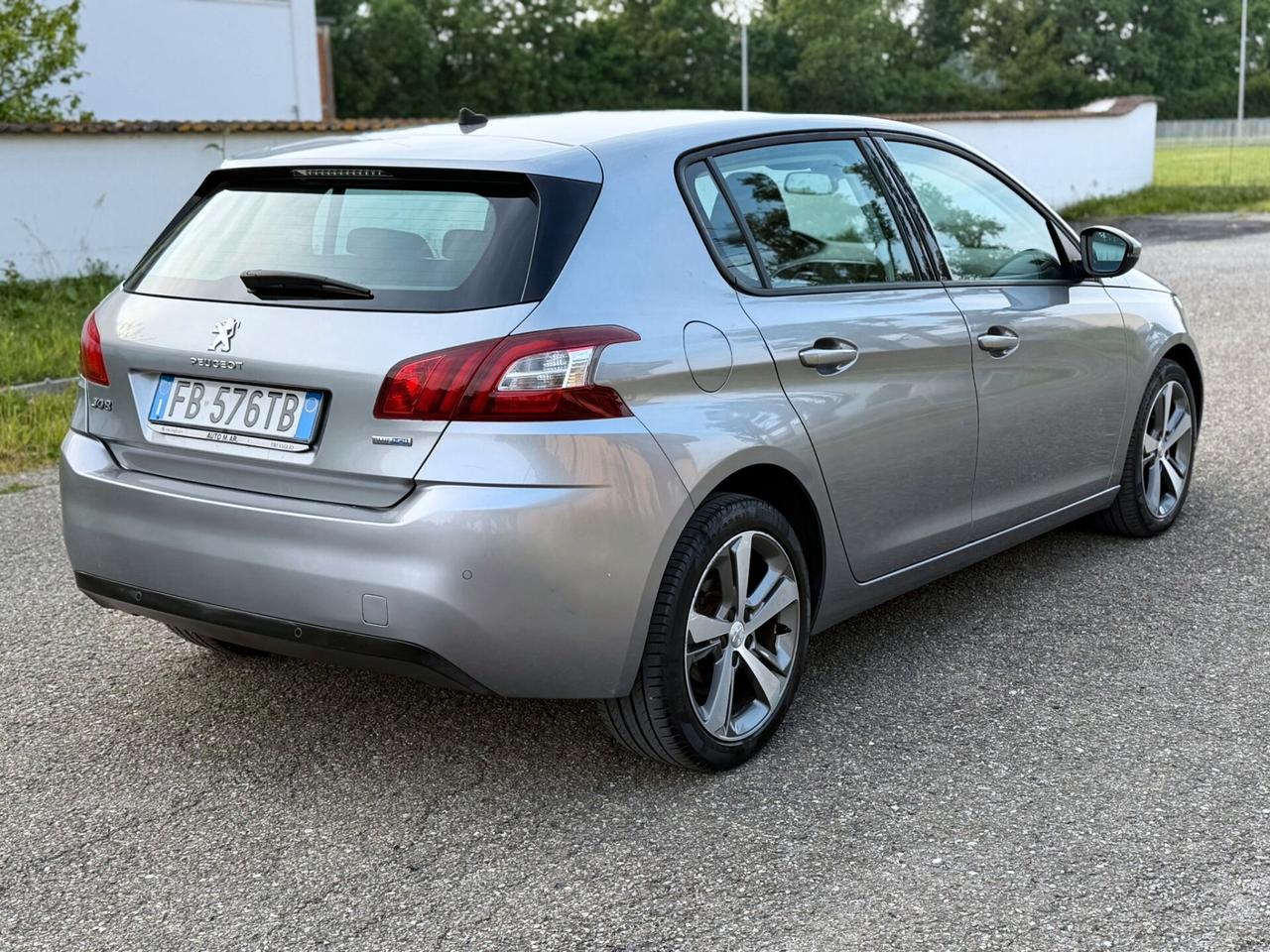 Peugeot 308 Berlina HDi 100 CV EURO 6B