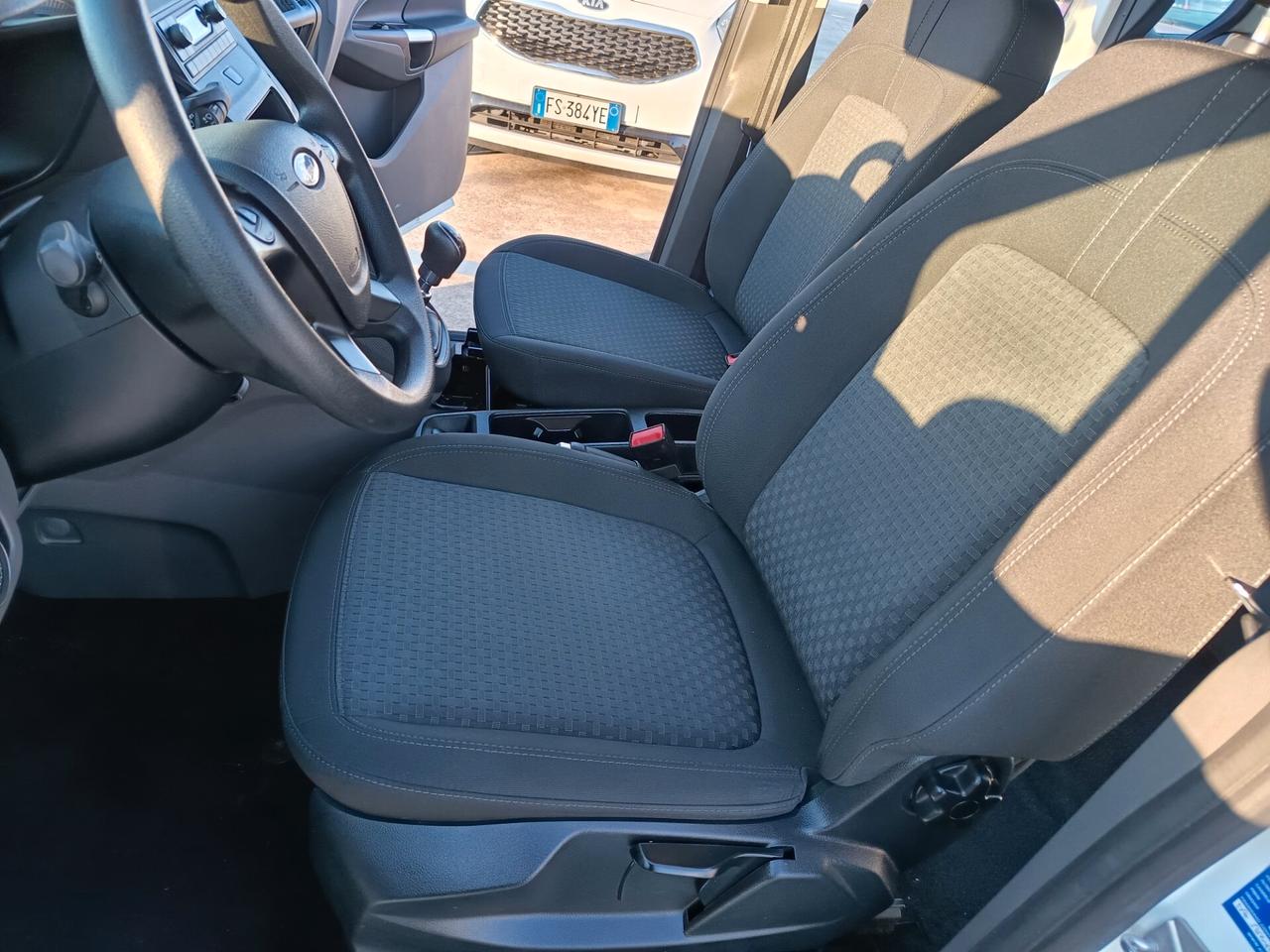 Ford transit connect 1,5 diesel 6 marce autocarro 5 posti 2022