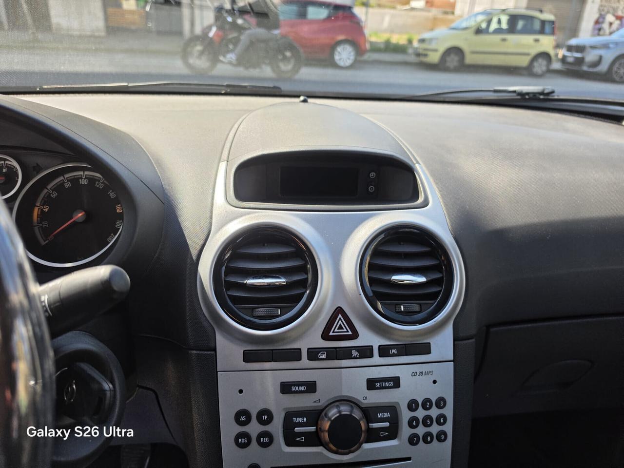 Opel Corsa 1.2 BENZINA CON IMPIANTO GPL CASA MADRE - ANNO 2012