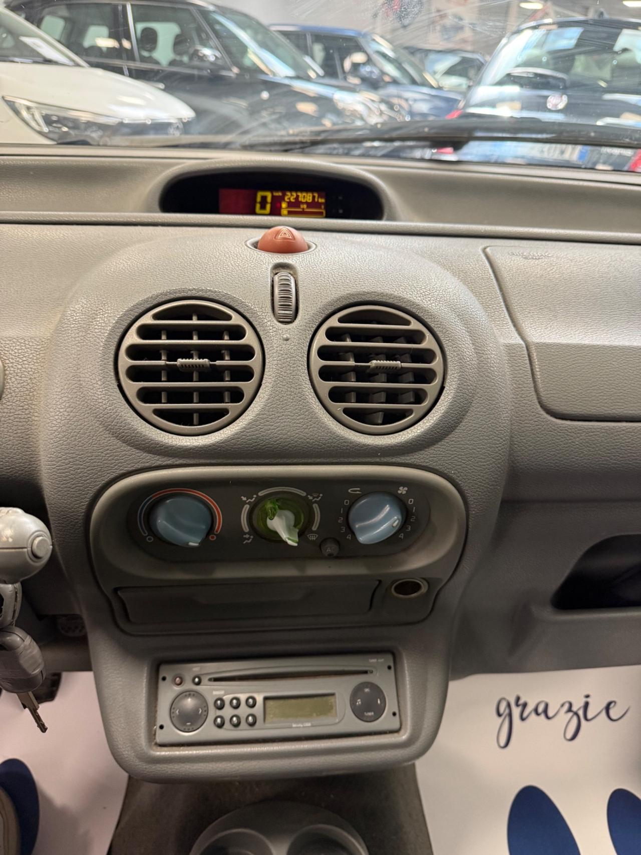 Renault Twingo 1.2i 16V cat Kenzo 75CV Ok Neopatentati