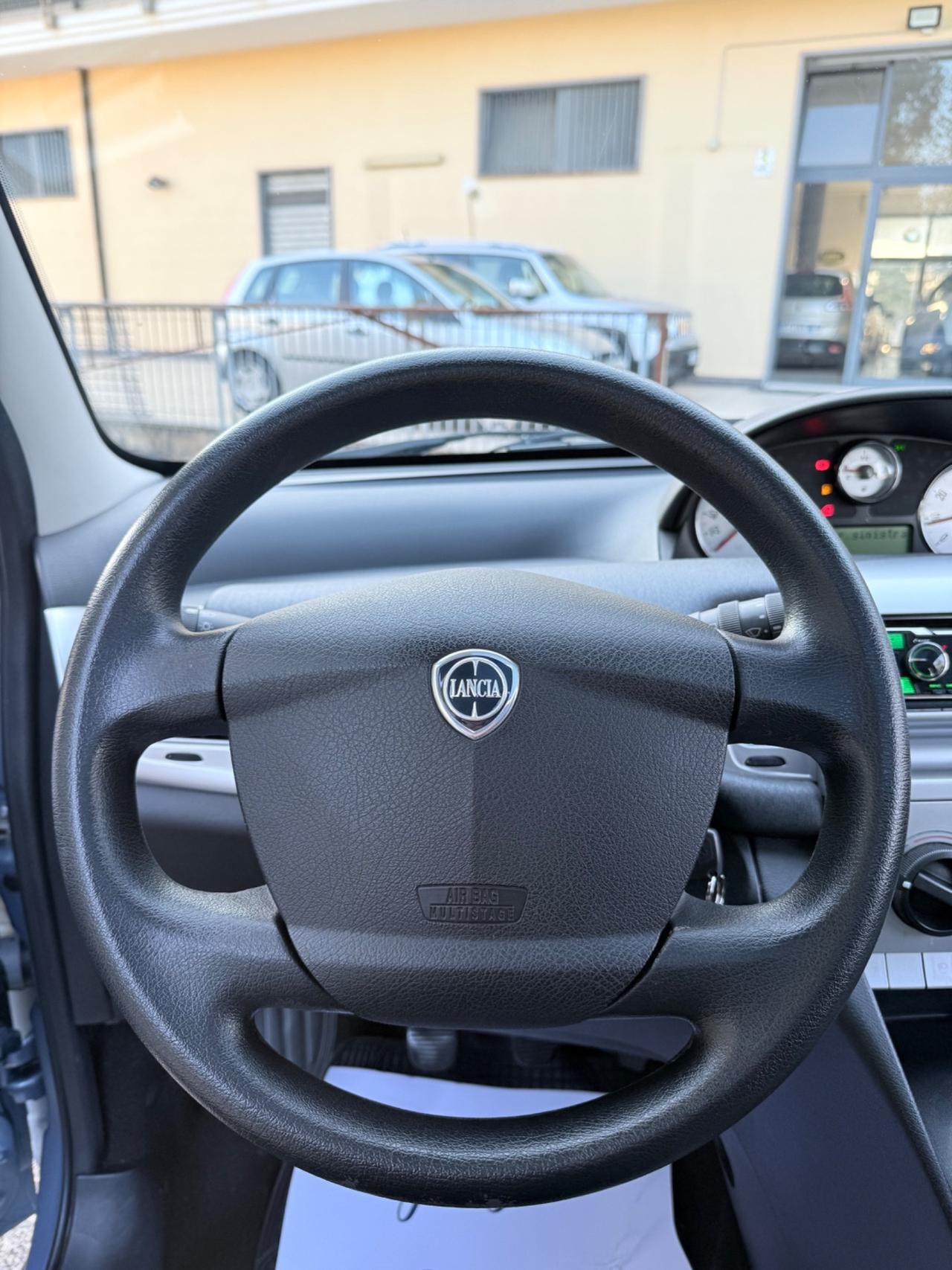 Lancia Ypsilon 1.2 Platino TETTO APRIBILE