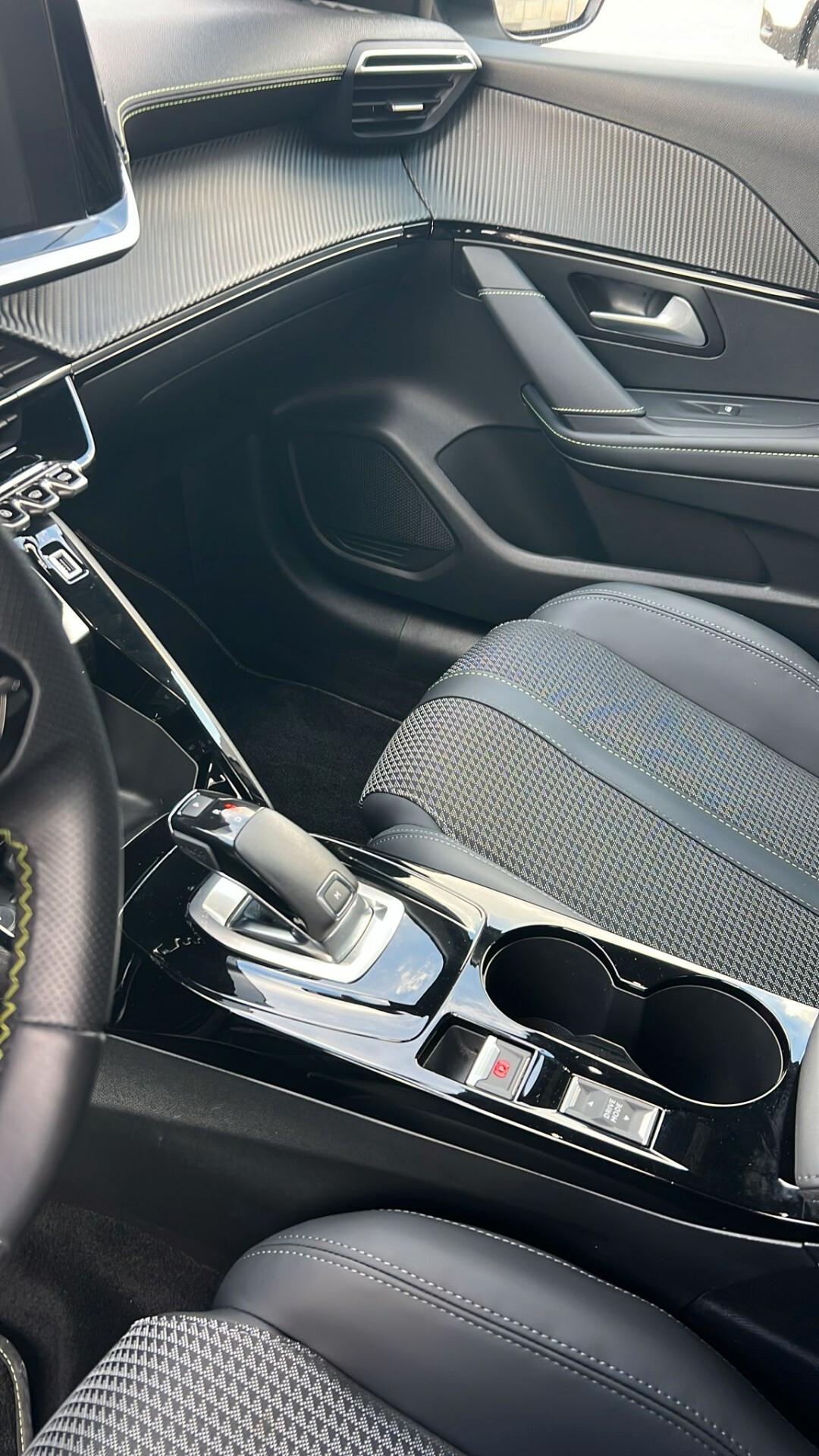 Peugeot 208 PureTech 100 Stop&Start EAT8 5 porte GT Line NEOPATENTATI