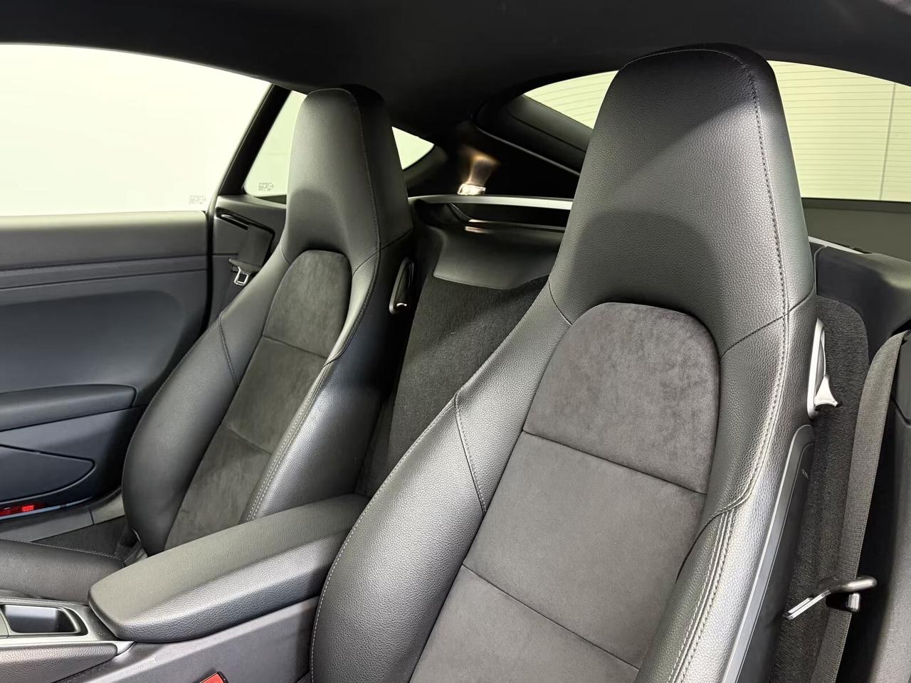 Porsche Cayman 718 2.0 300cv, navi, CarPlay