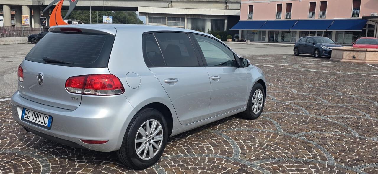 Volkswagen Golf 1.6 TDI DPF 5p. Highline