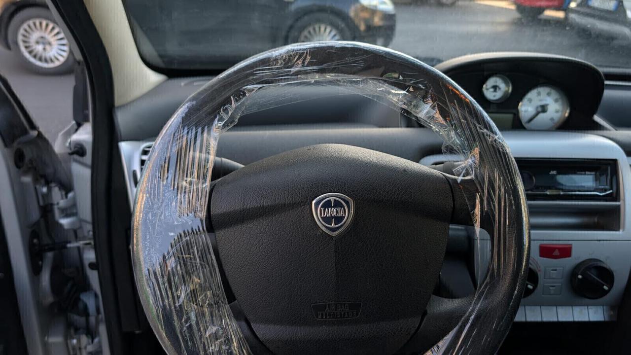 Lancia Ypsilon 1.3 DIESEL MJT 16V 95 CV 5 porte - ANNO 2011 - OTTIMA PER NEOPATENTATO
