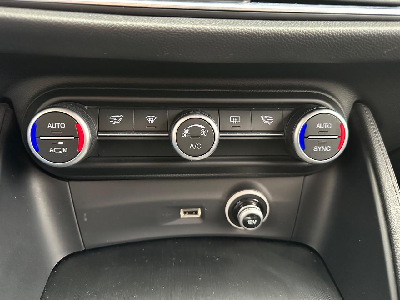 Alfa Romeo Stelvio 2.2 Turbodiesel 180 CV AT8 Q4 Business