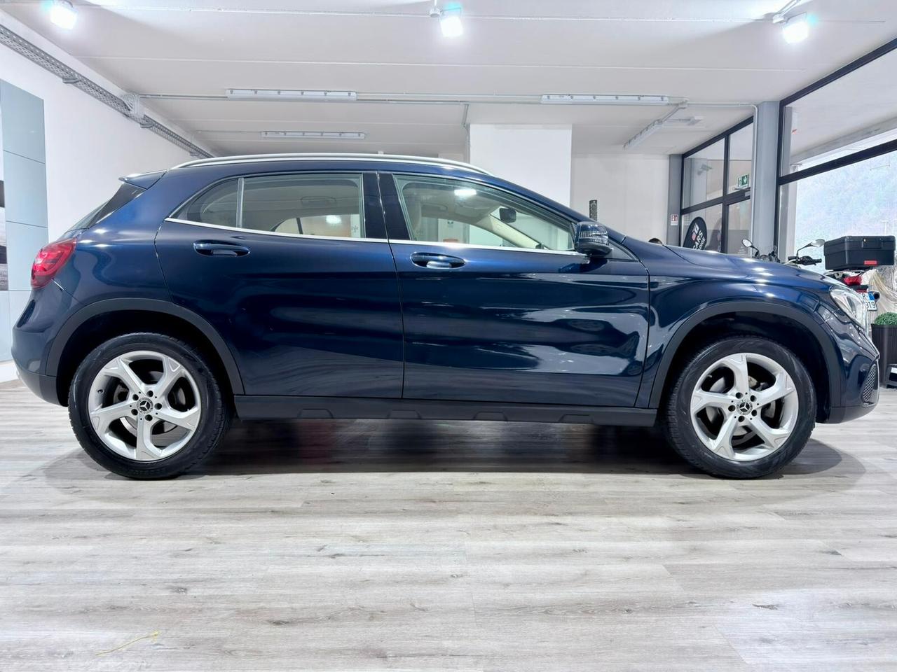 MERCEDES GLA 180d PREMIUM MANUALE 2017