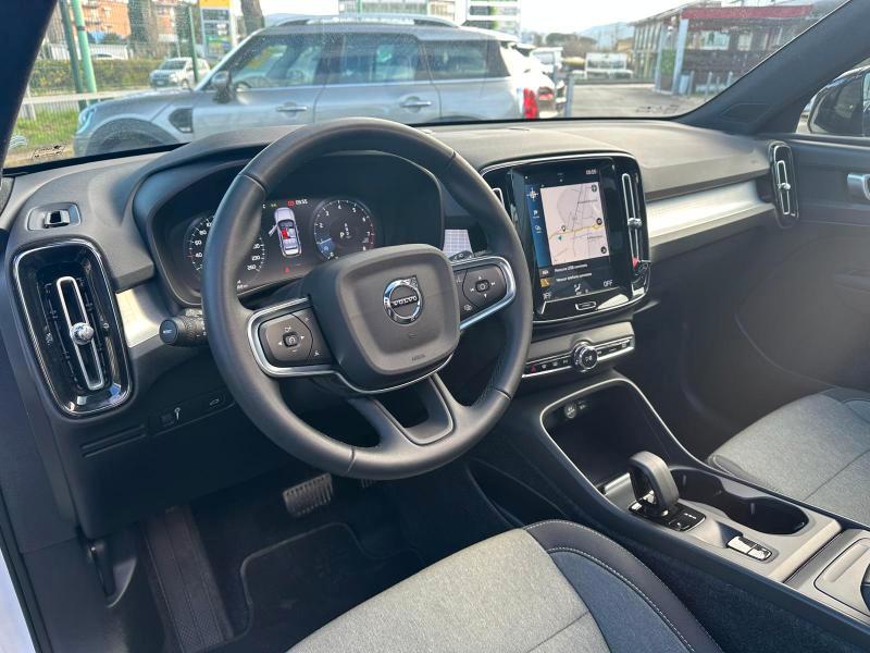 Volvo XC40 1.5 t2 Momentum auto my21