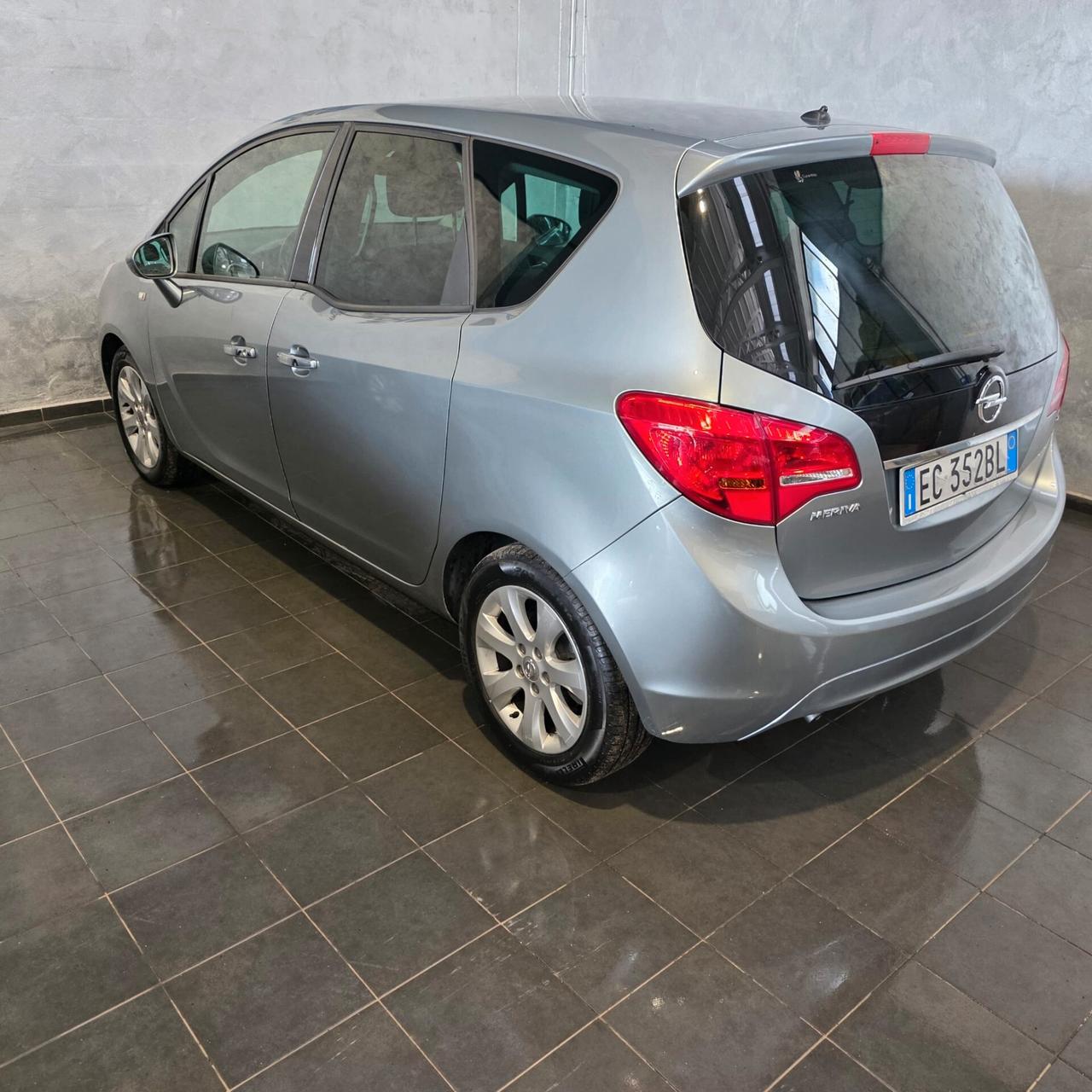 Opel Meriva 1.4 BENZINA NEOPATENTATI