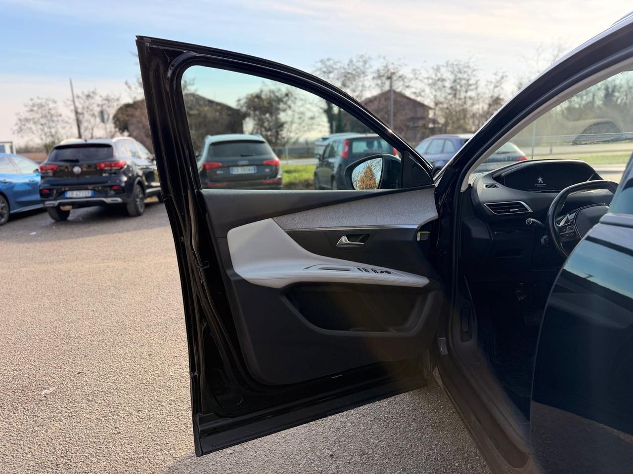 Peugeot 3008 Allure 1.5 Blue HDI 130 #8231