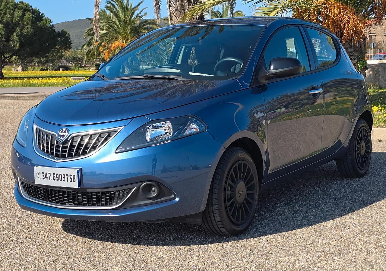 Lancia Ypsilon 1.0 FireFly 5 porte S&S Hybrid Ecochic Silver