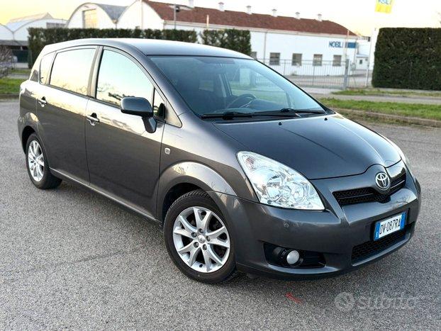 Toyota Corolla Verso 2.2 16V D-4D 7 POSTI