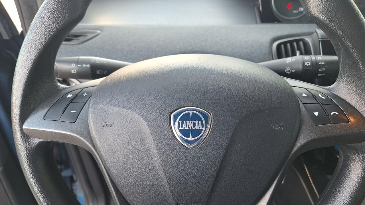 Lancia Ypsilon 1.0 FireFly 5 porte S&S Hybrid Silver