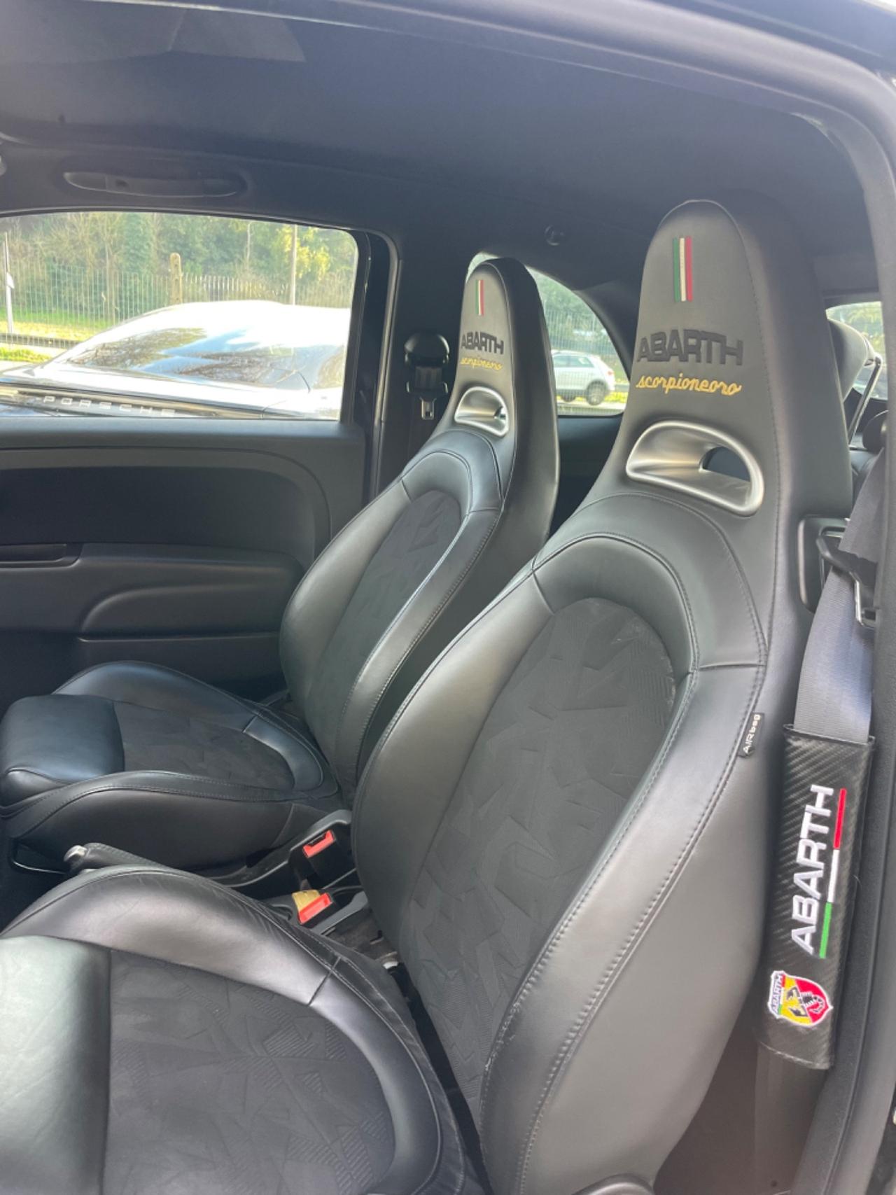 Abarth 595 C 1.4 Turbo T-Jet 165 CV Scorpioneoro