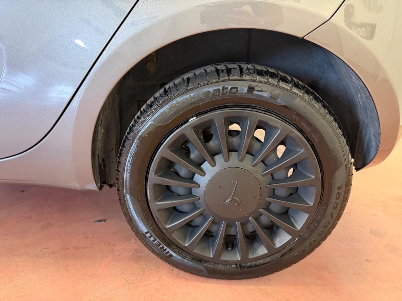 Lancia Ypsilon 1.0 FireFly 5P Hybrid Silver
