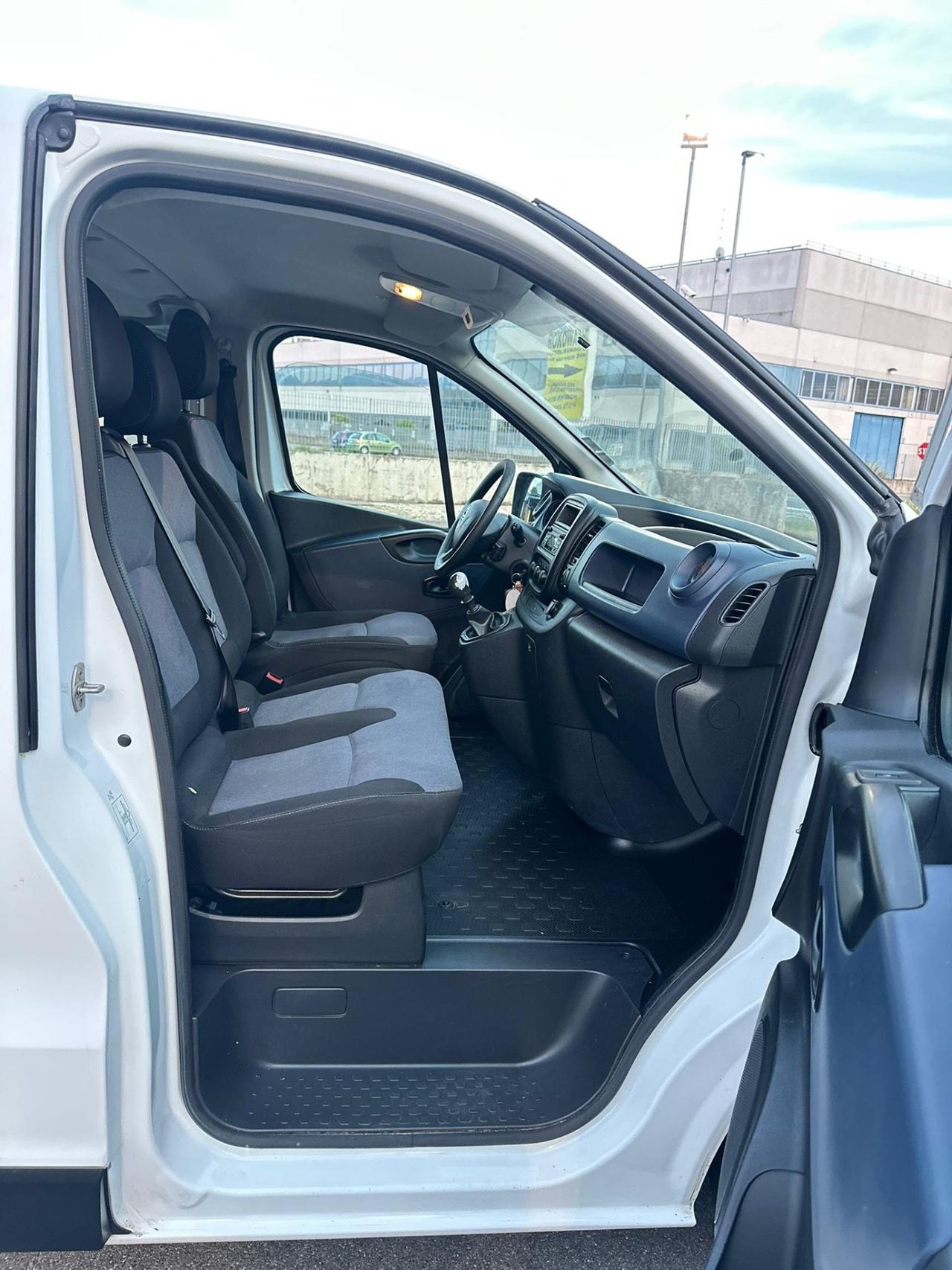 Opel Vivaro 6 posti autocarro