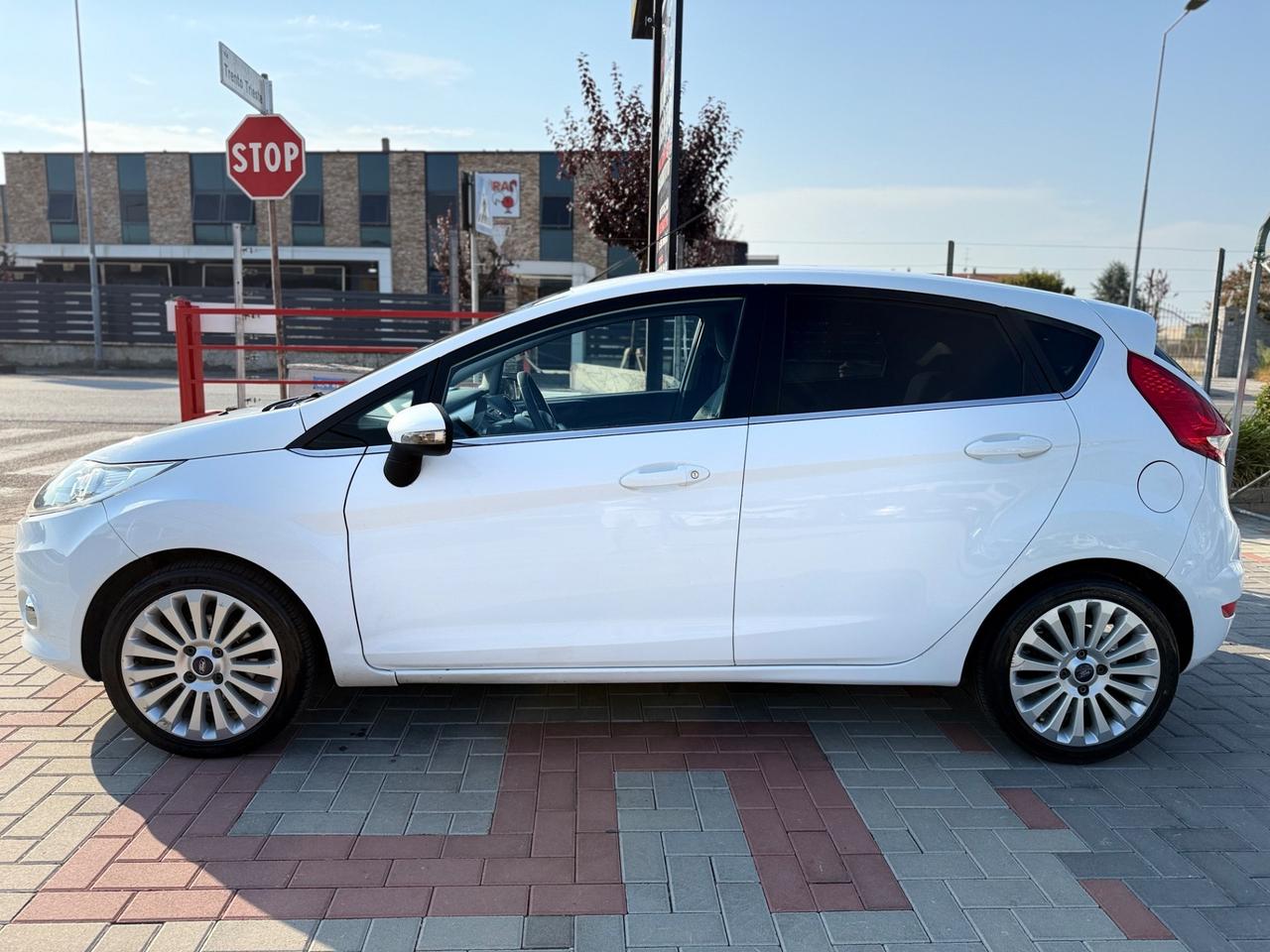 Ford Fiesta 1.4 5 porte Bz.- GPL Titanium