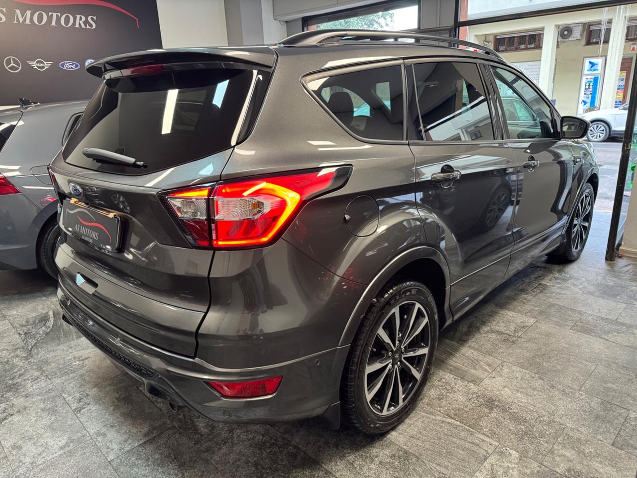 Ford Kuga 2.0 TDCI ST LINE DA VETRINA