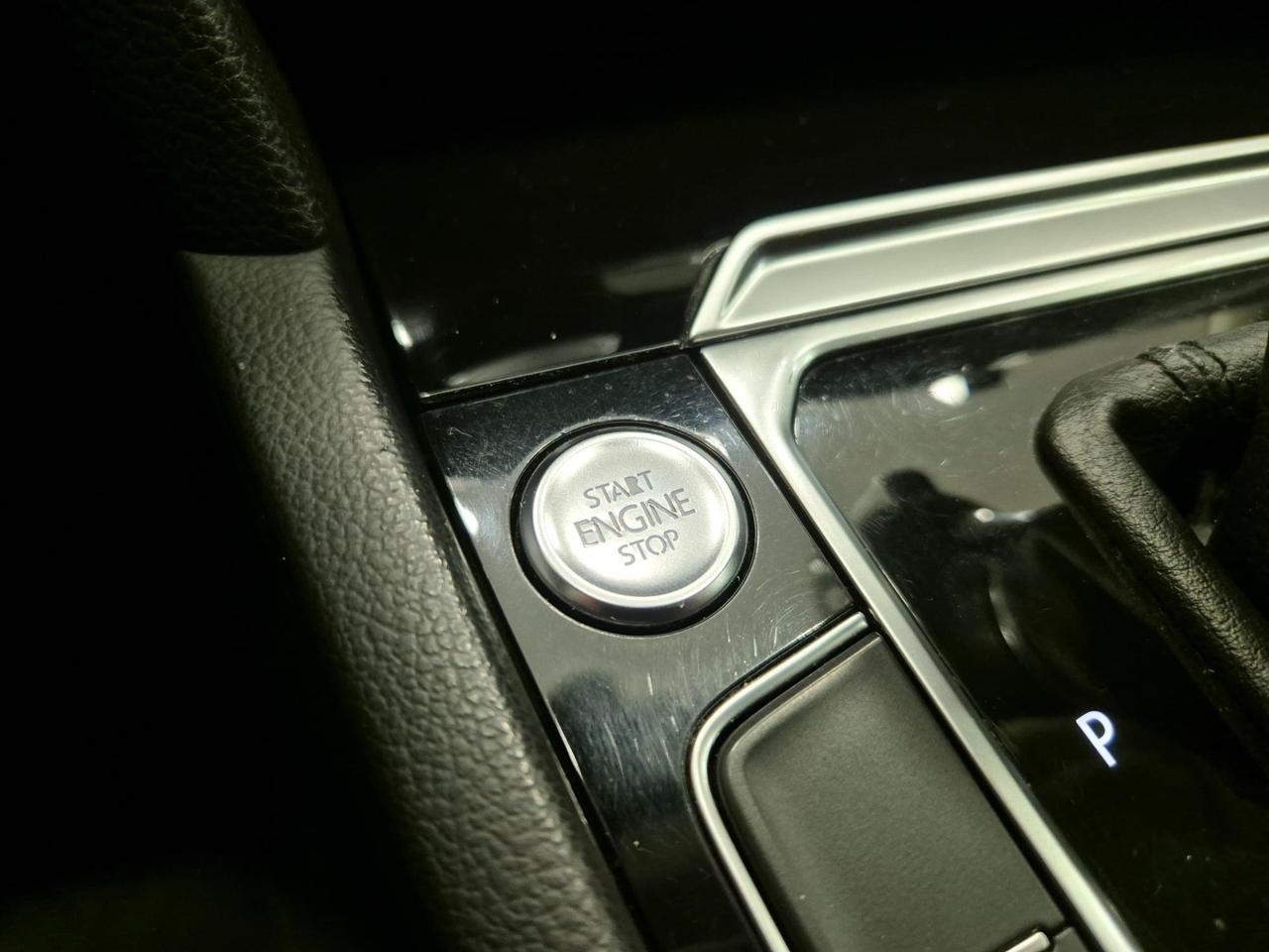 Volkswagen Passat Variant 2.0 tdi Highline 150cv dsg - ACC/Lim - Carplay - Sens. Park.