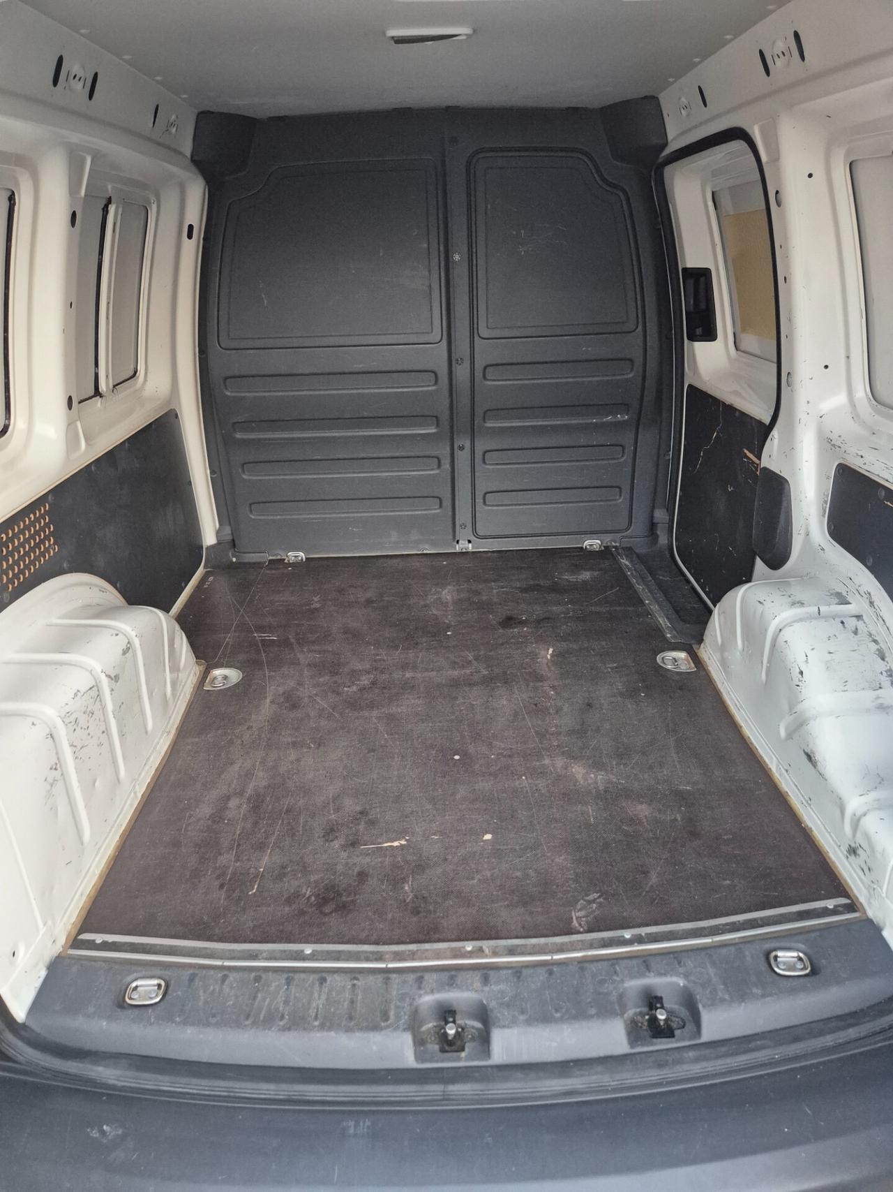 Volkswagen Caddy 1.6 TDI 102 CV neopatentati