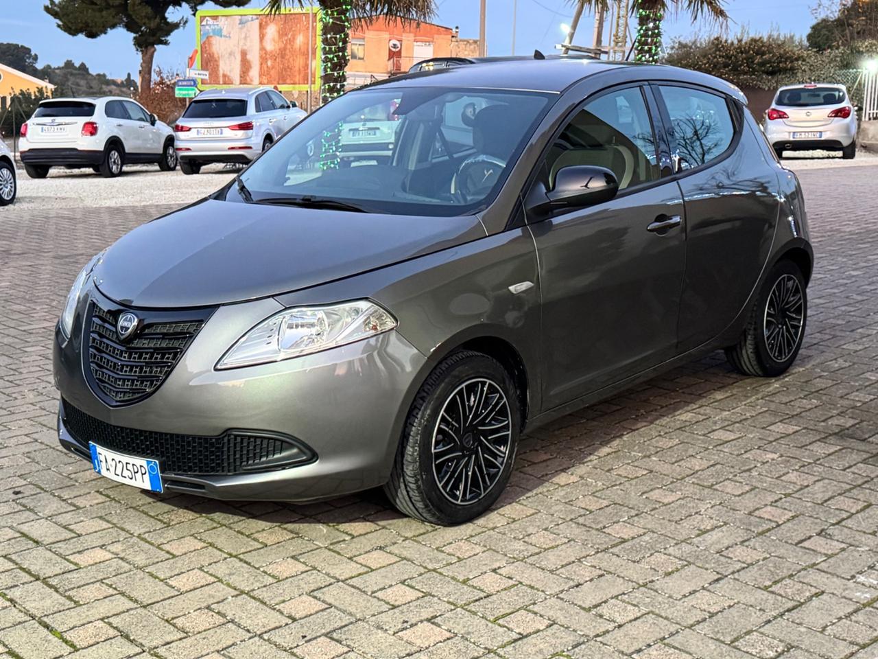 Lancia Ypsilon 1.2 69 CV 5 porte Silver