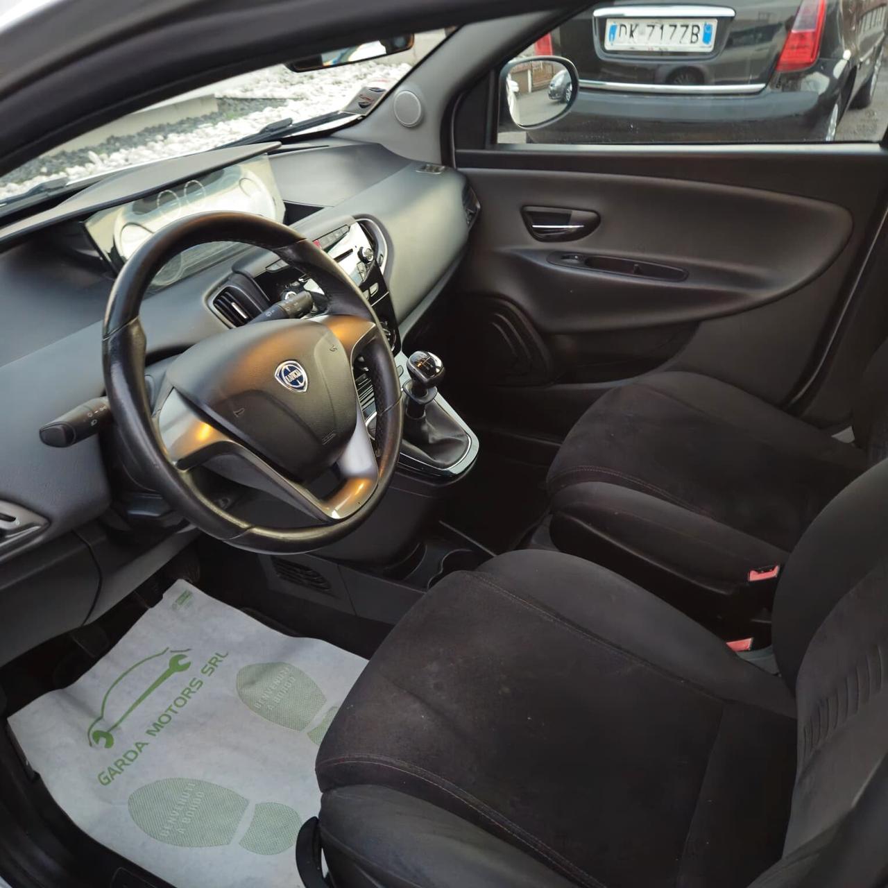 Lancia Ypsilon 1.2 69 CV 5 porte S&S Platinum