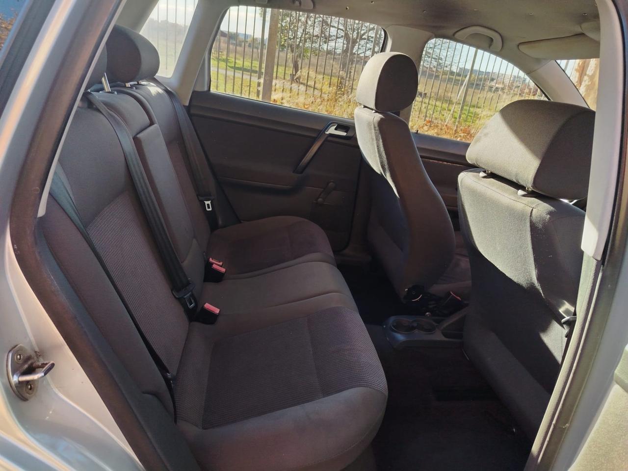 Volkswagen Polo 1.4/75CV 16V 3p. Comfortline pe NEOPATENTATI