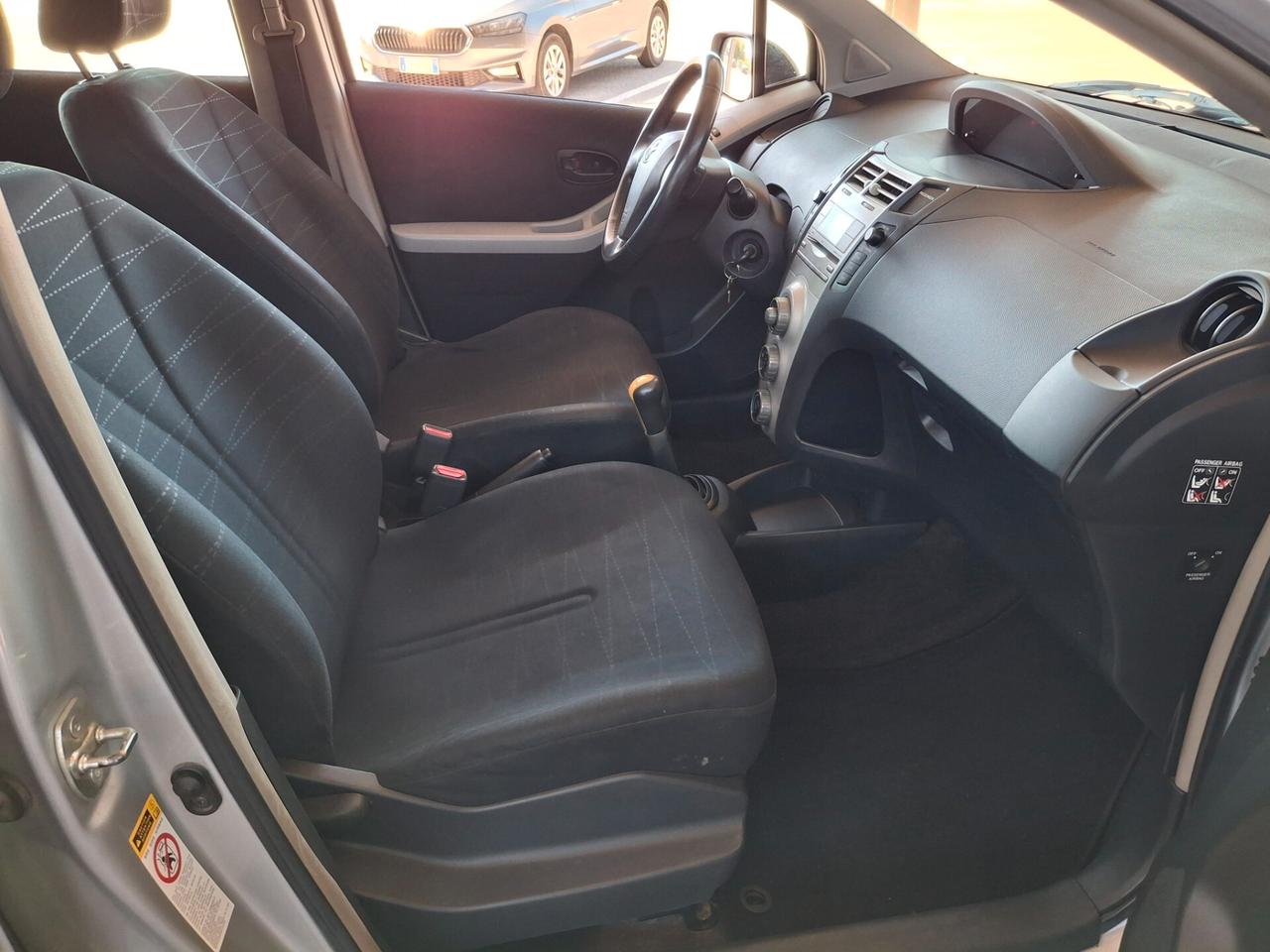 Toyota Yaris 1.3 5 porte Sol-BENZINA-
