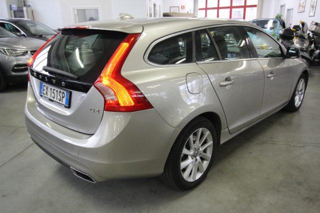 VOLVO V60 D4 Geartronic Summum