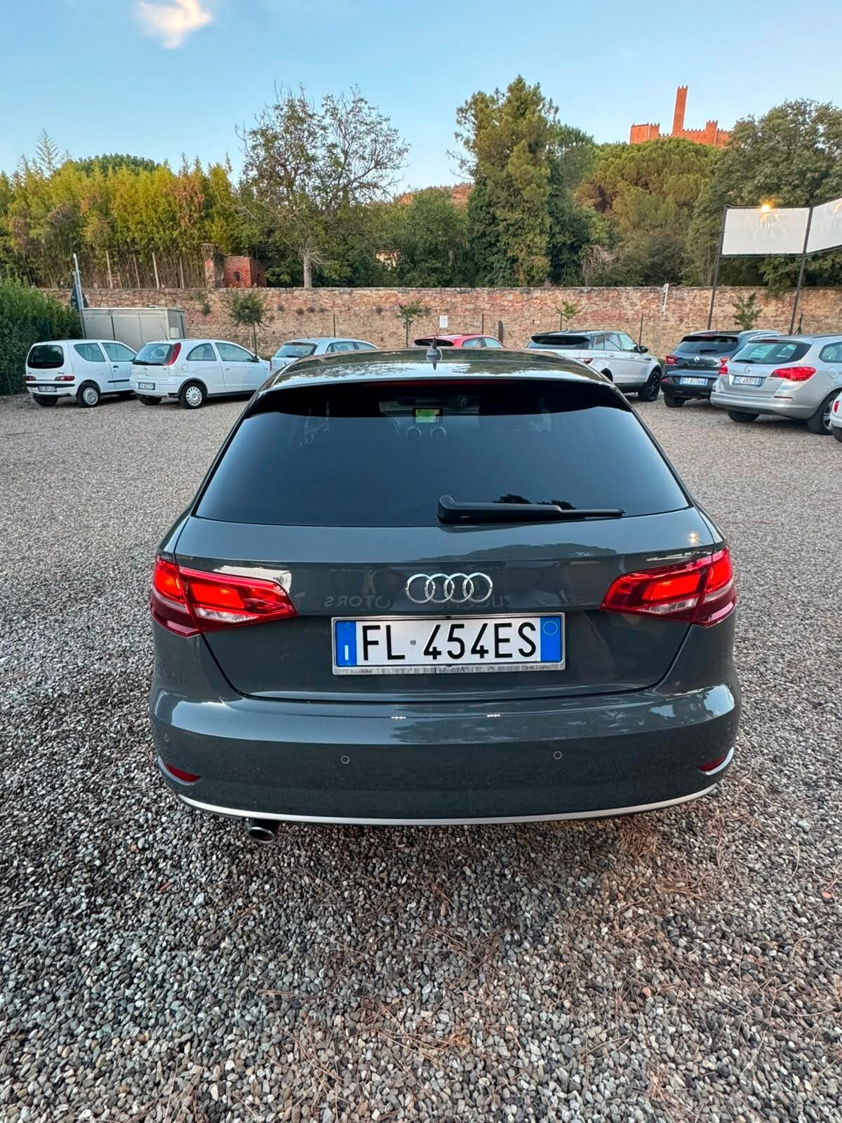 Audi A3 SPB 1.6 TDI Sport GANCIO TRAINO DI SERIE !!