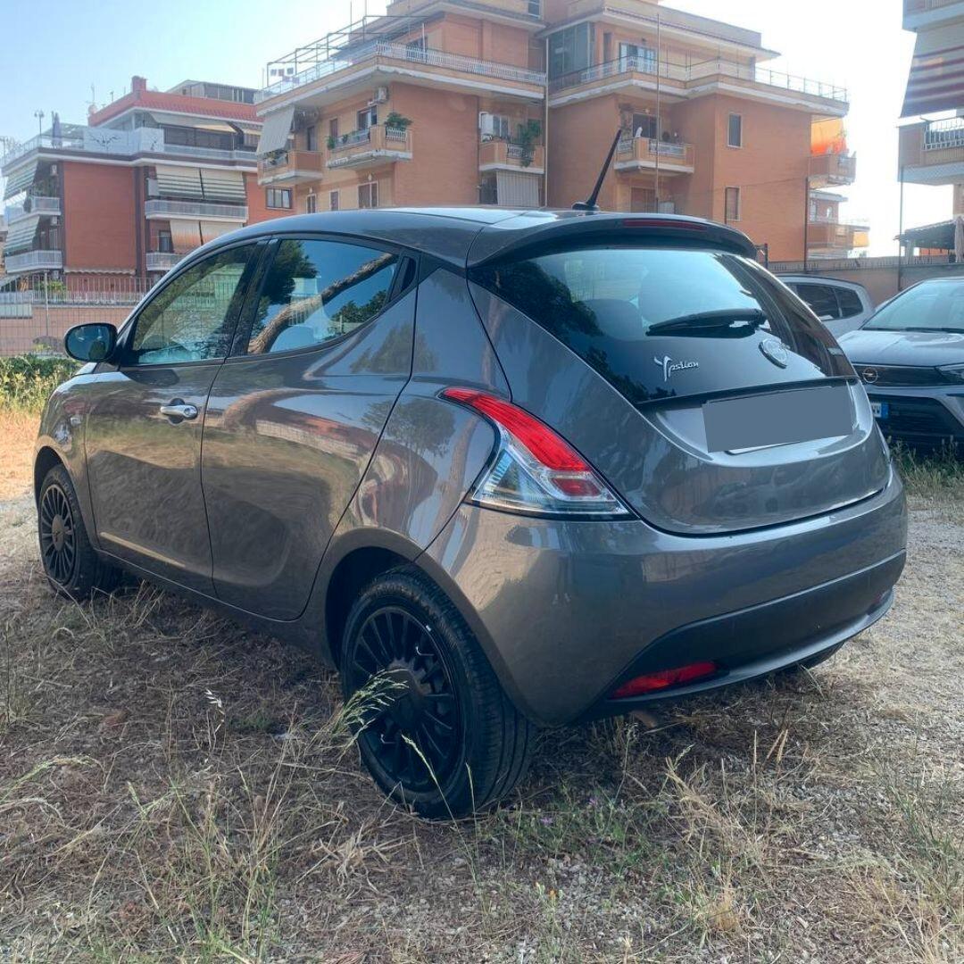Lancia Ypsilon 1.0 FireFly 5 porte S&S Hybrid Silver UNIPRO.