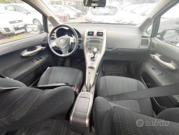 Toyota Auris c,a,m,b,i,o,a.u.t.o.m.a.t.